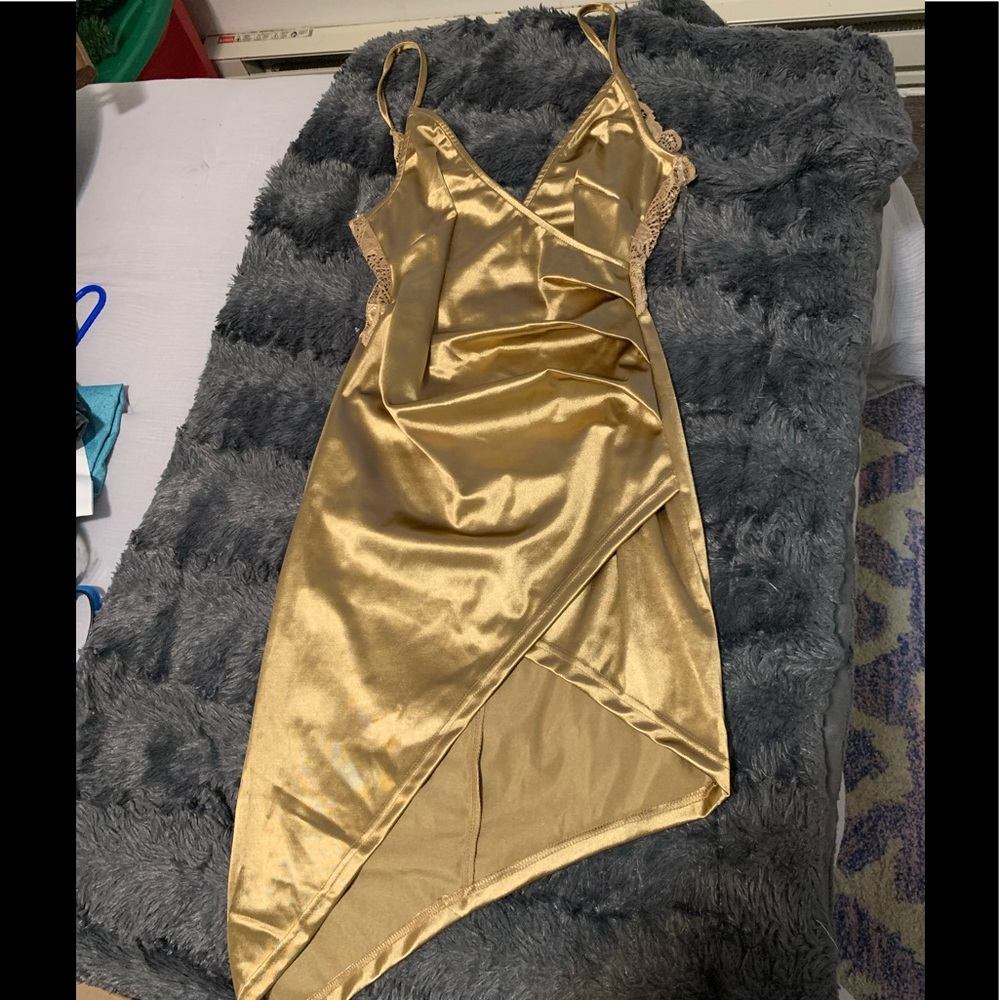 Fashion Nova -  Gold satin midi dress